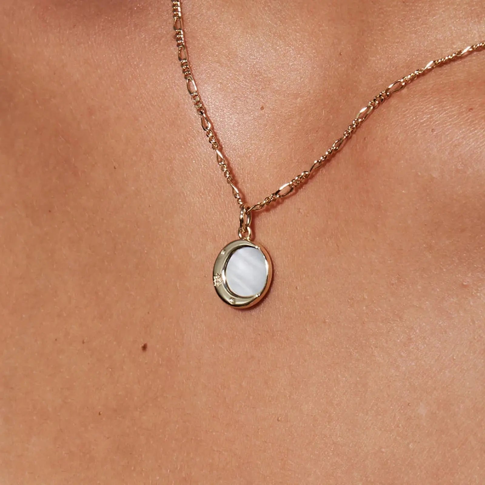 Moon Pendant Necklace - Ella Maison