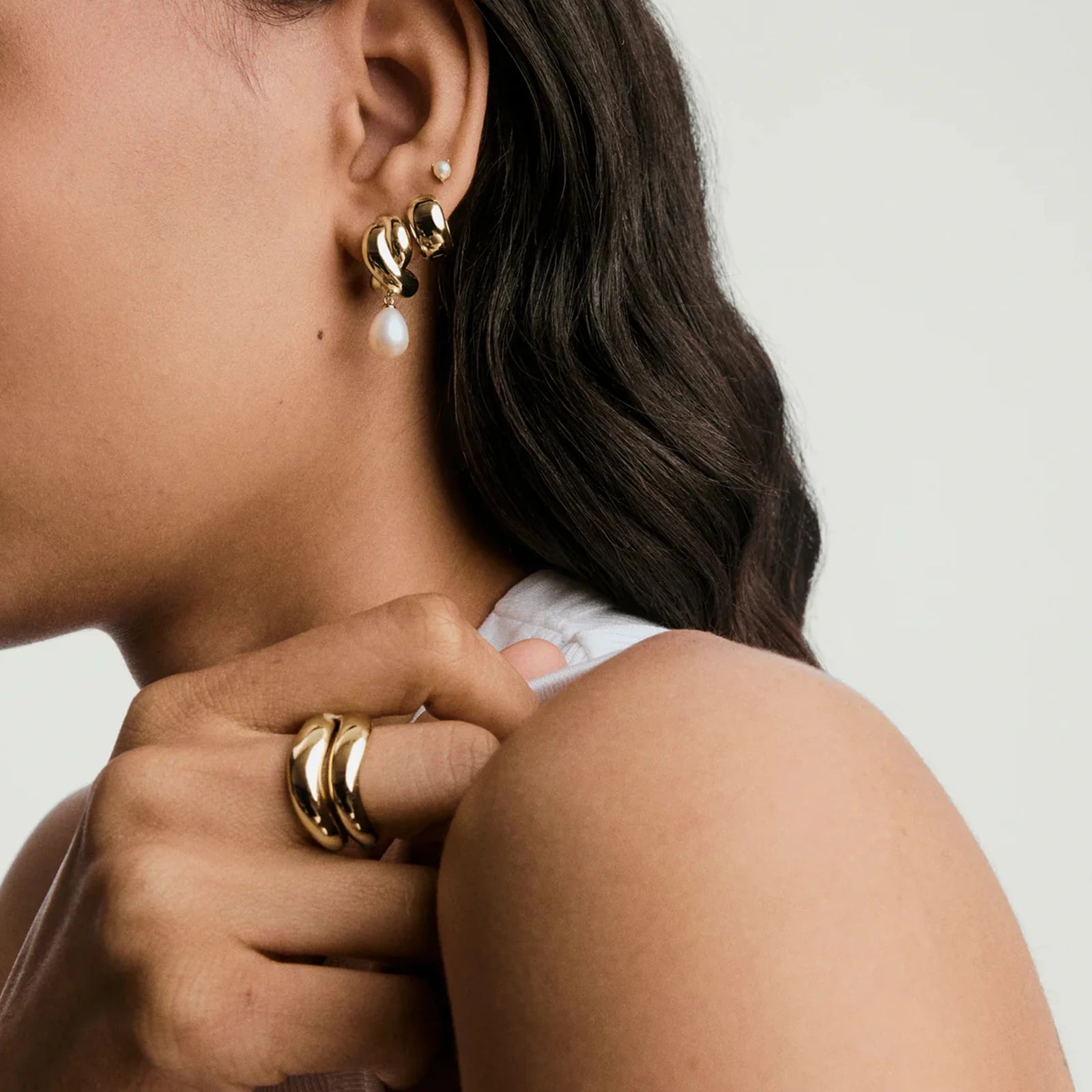 Vel Twisted Pearl Earrings - Ella Maison